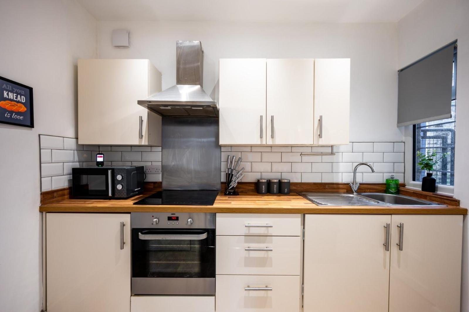 Home In West Yorkshire, Close To Leeds City Center, Sleeps 3! แบทลีย์ ภายนอก รูปภาพ