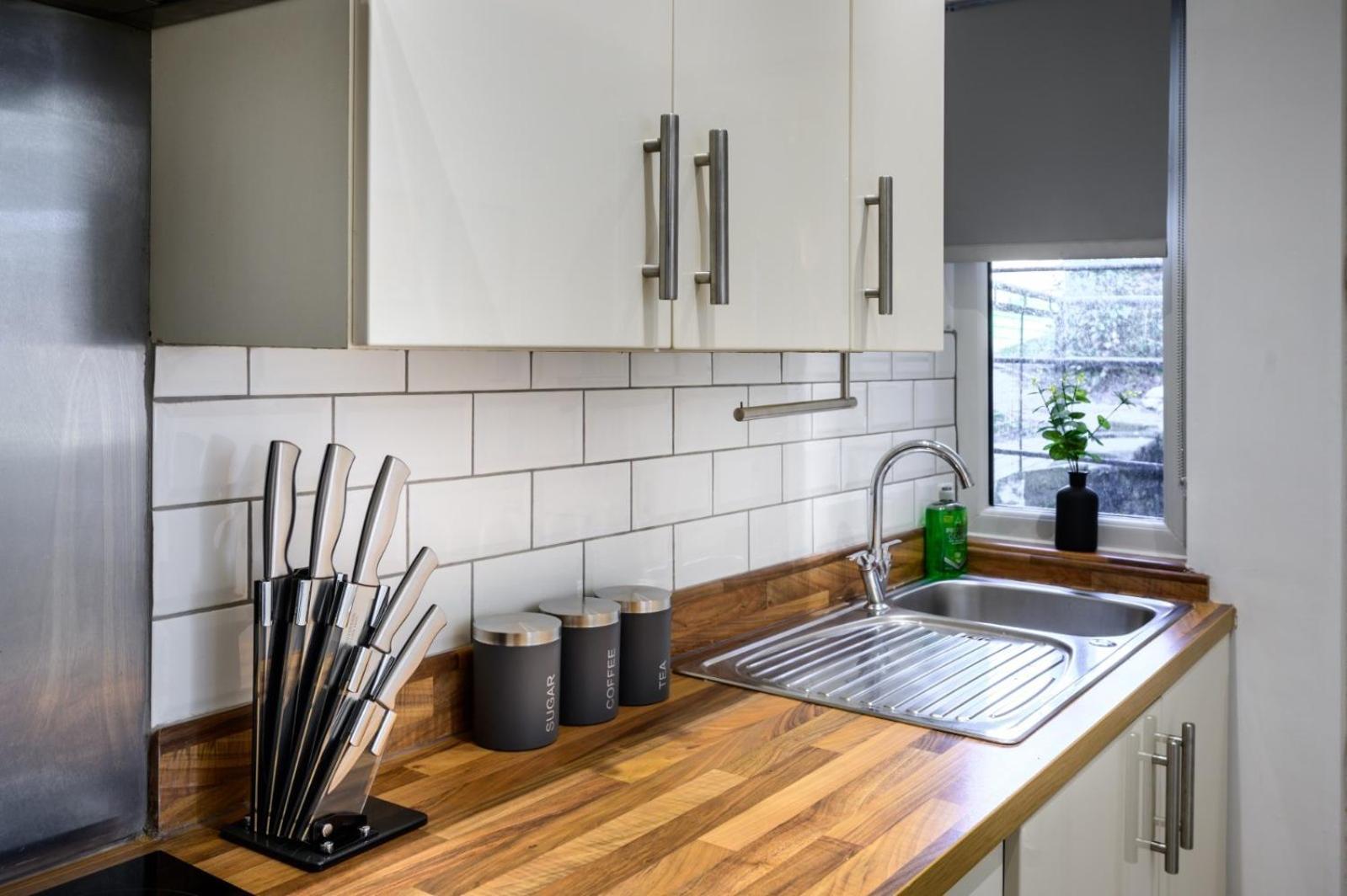 Home In West Yorkshire, Close To Leeds City Center, Sleeps 3! แบทลีย์ ภายนอก รูปภาพ