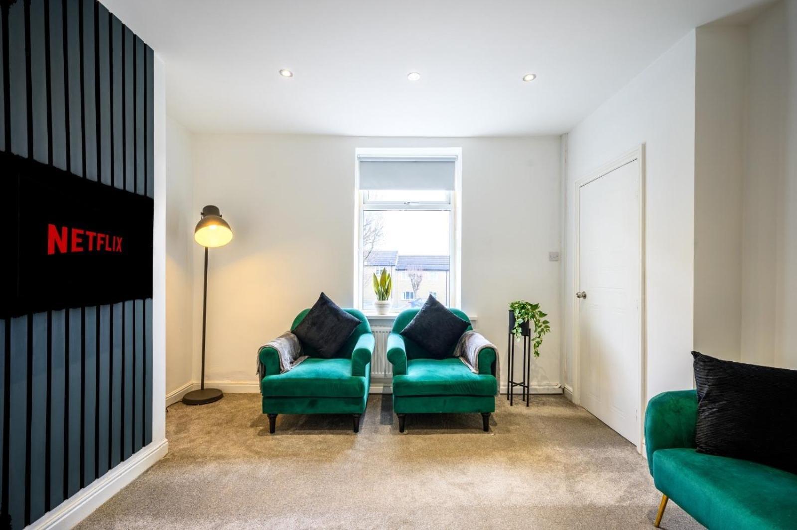 Home In West Yorkshire, Close To Leeds City Center, Sleeps 3! แบทลีย์ ภายนอก รูปภาพ