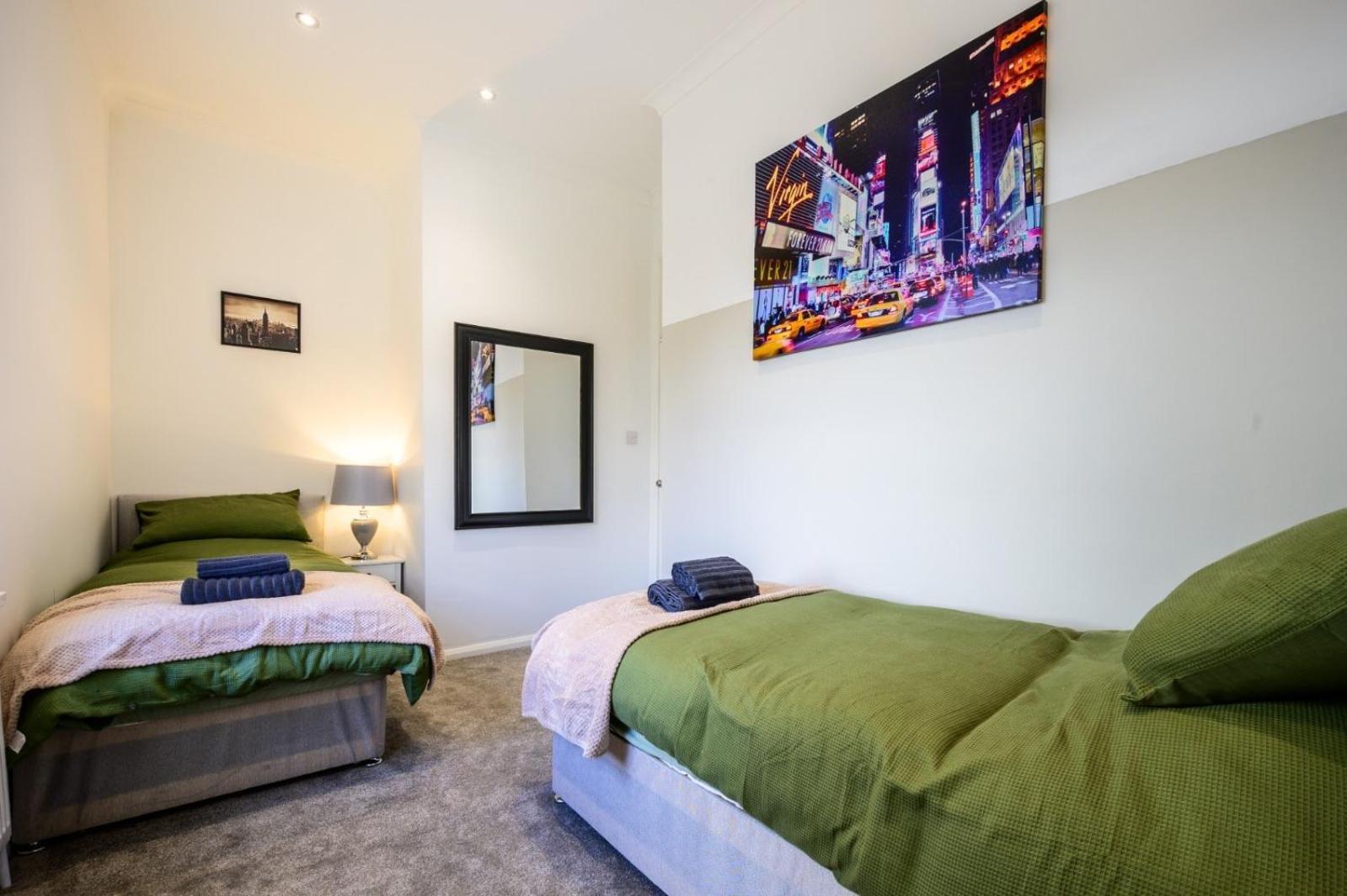 Home In West Yorkshire, Close To Leeds City Center, Sleeps 3! แบทลีย์ ภายนอก รูปภาพ